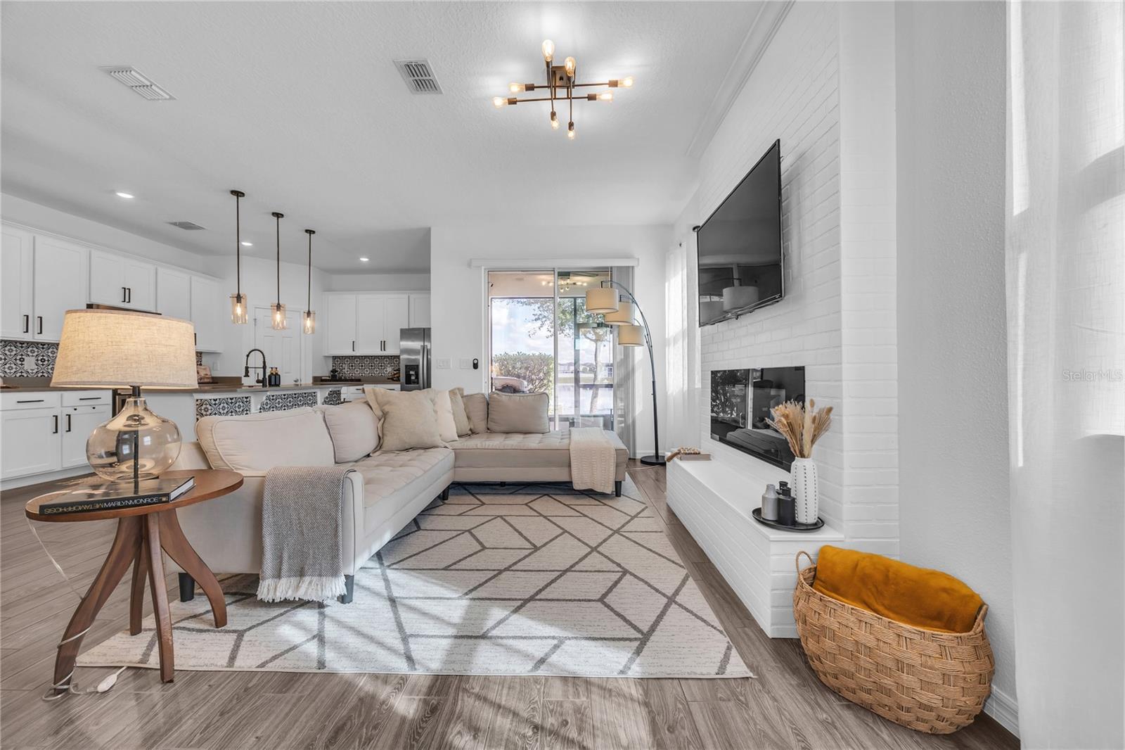 ARBORS/MDW WOODS - Residential