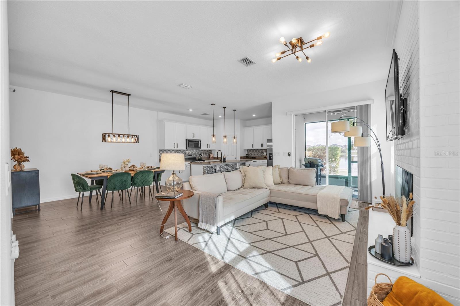 ARBORS/MDW WOODS - Residential