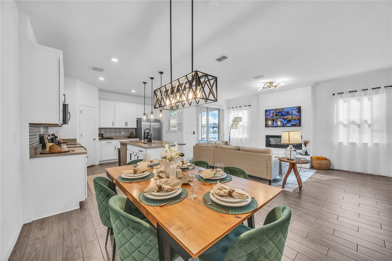 ARBORS/MDW WOODS - Residential