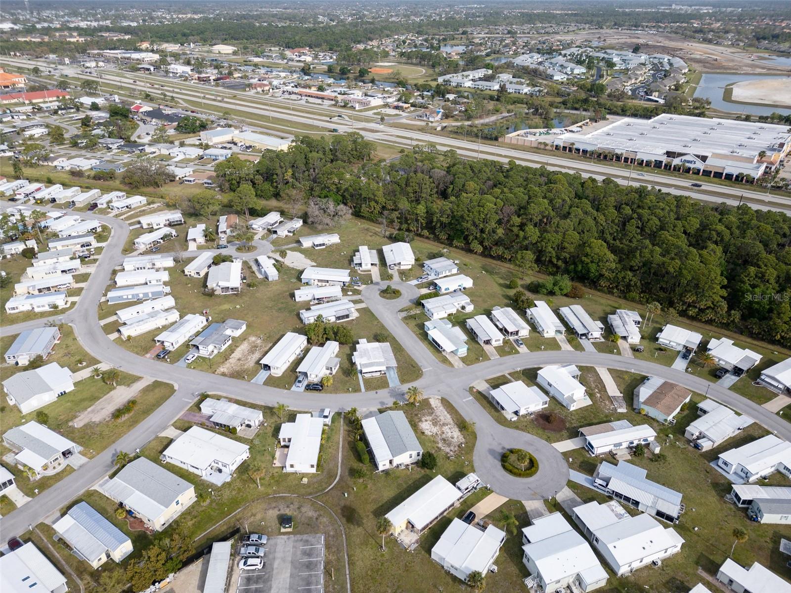 HOLIDAY PARK - Land