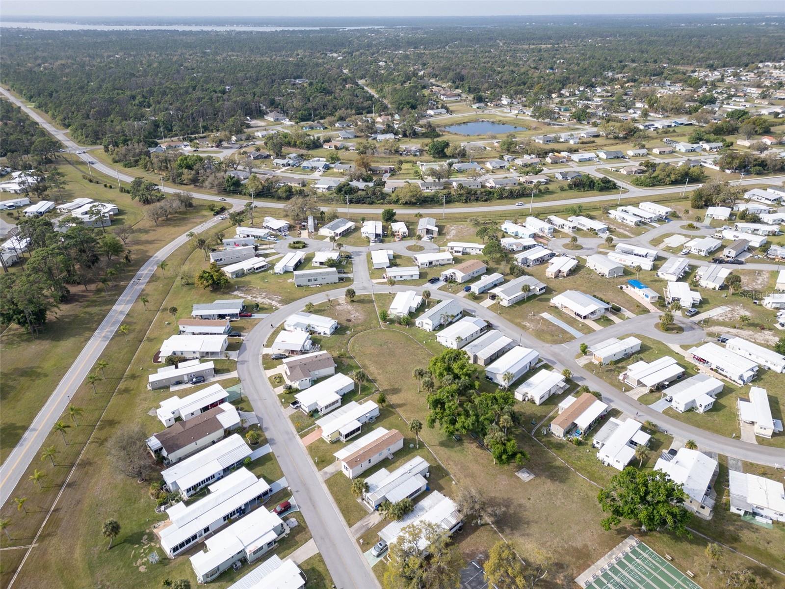 HOLIDAY PARK - Land