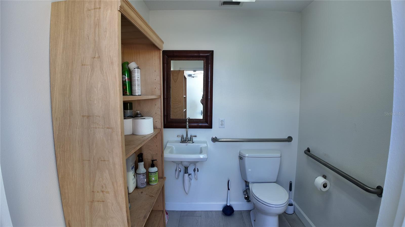 MONTEREY - Commercial Lease