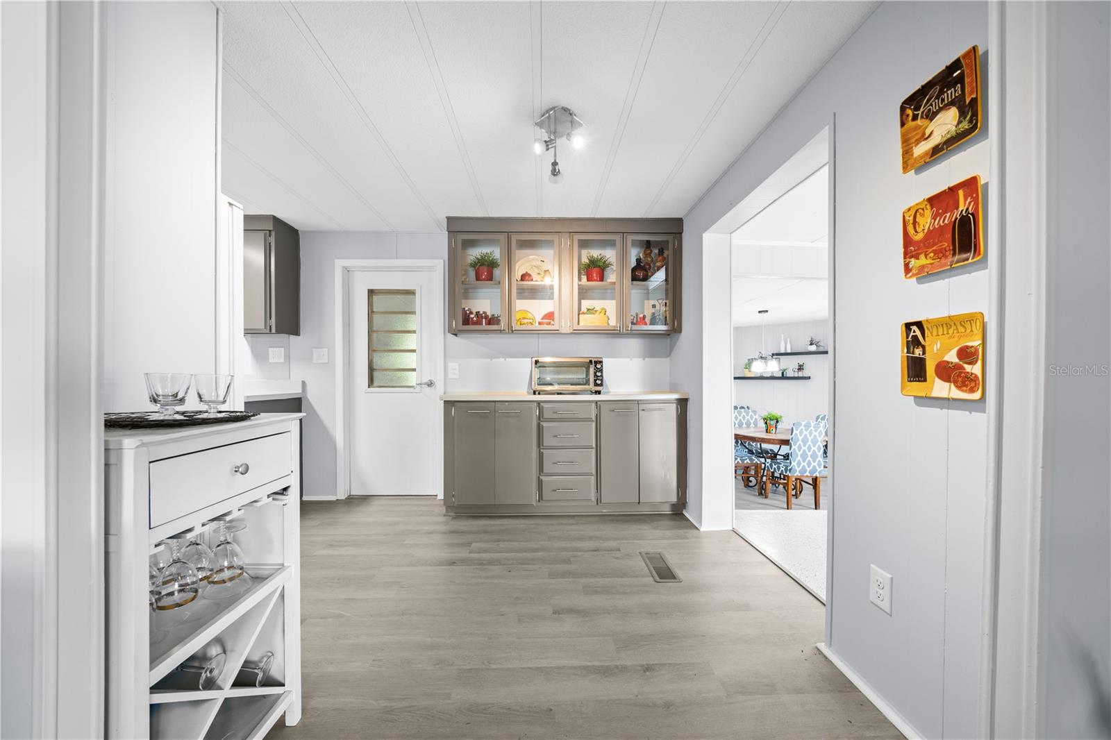 MAGNOLIA MANOR - Residential