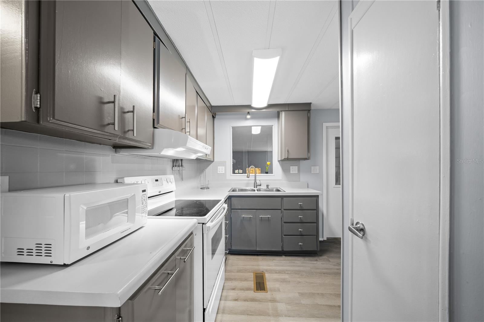 MAGNOLIA MANOR - Residential