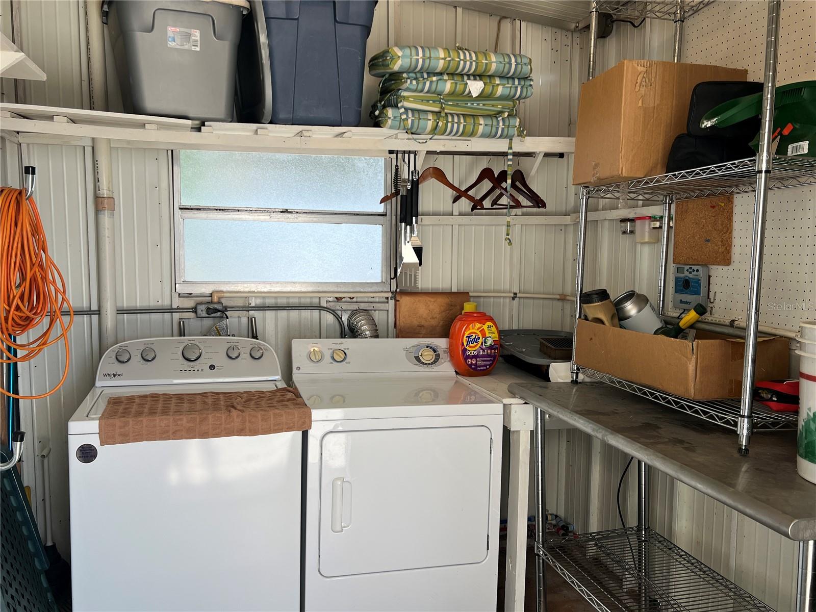 PALM LAKE ESTATES - Residential