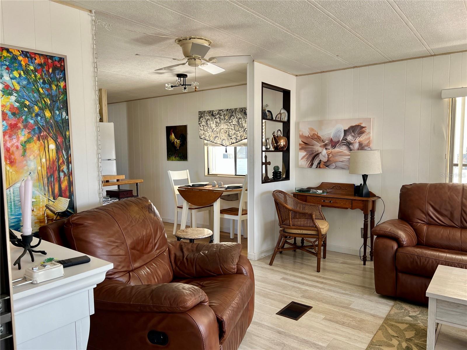 PALM LAKE ESTATES - Residential