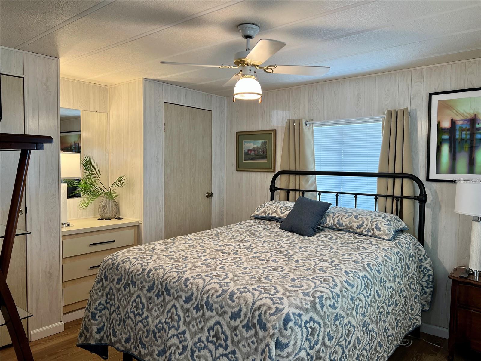 PALM LAKE ESTATES - Residential