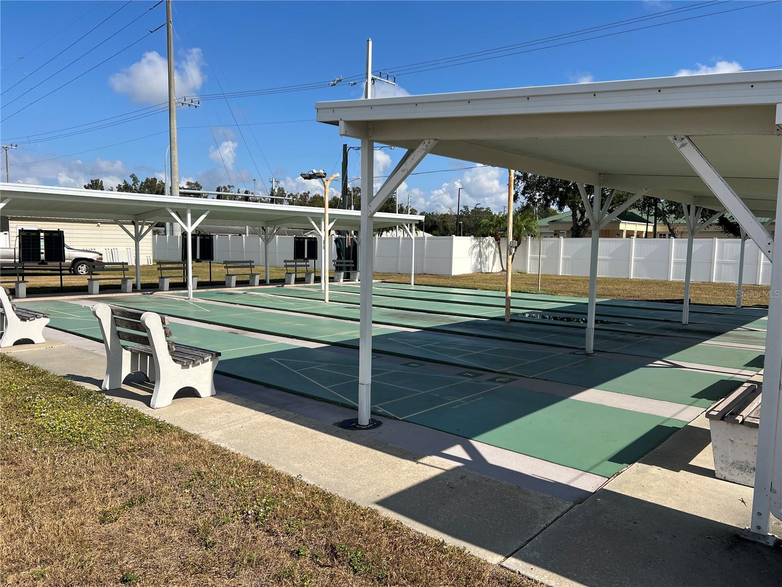 PALM LAKE ESTATES - Residential