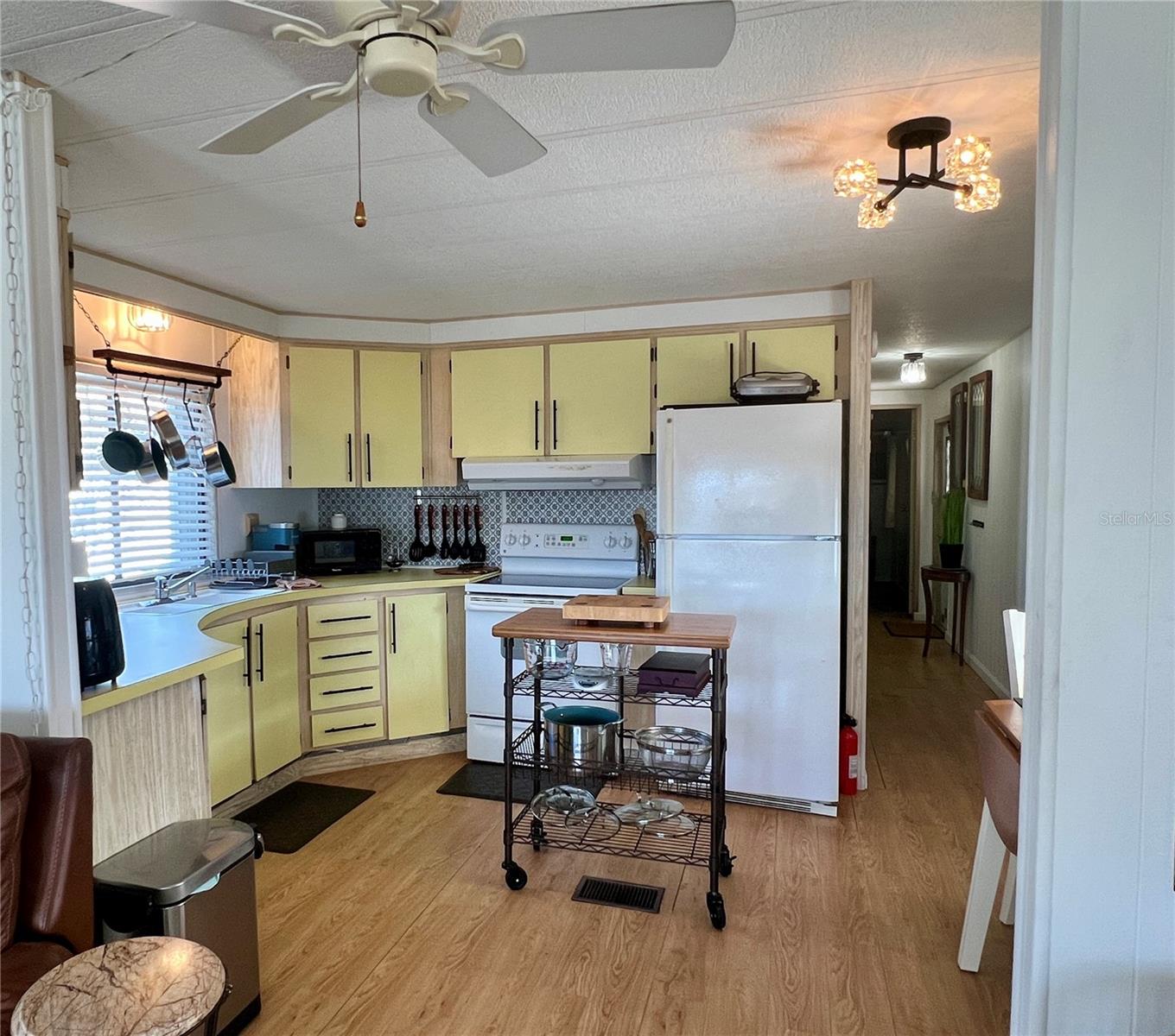 PALM LAKE ESTATES - Residential