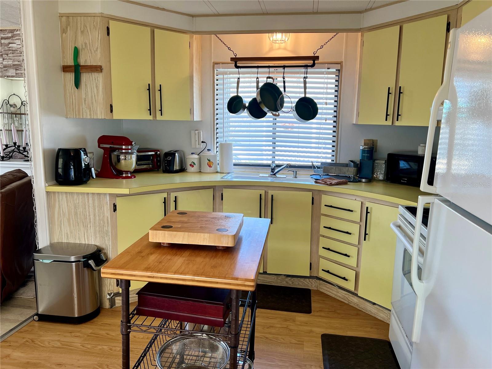 PALM LAKE ESTATES - Residential