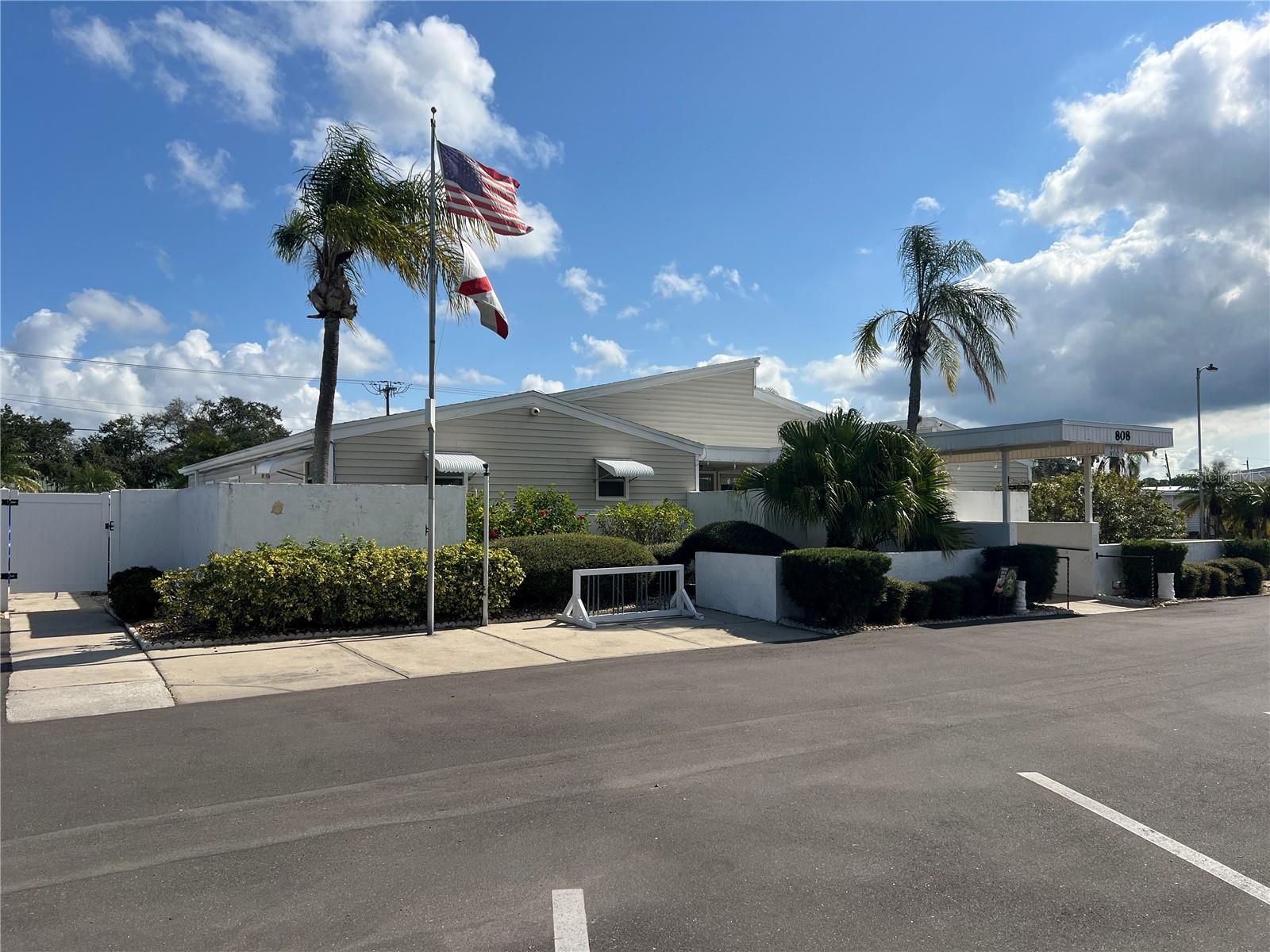 PALM LAKE ESTATES - Residential