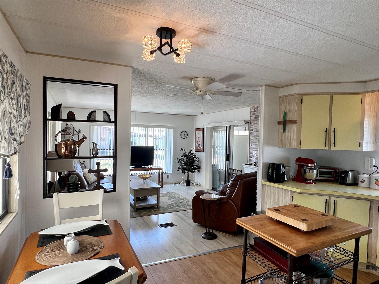 PALM LAKE ESTATES - Residential