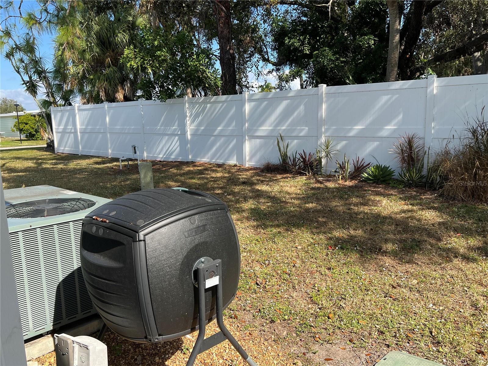 PALM LAKE ESTATES - Residential