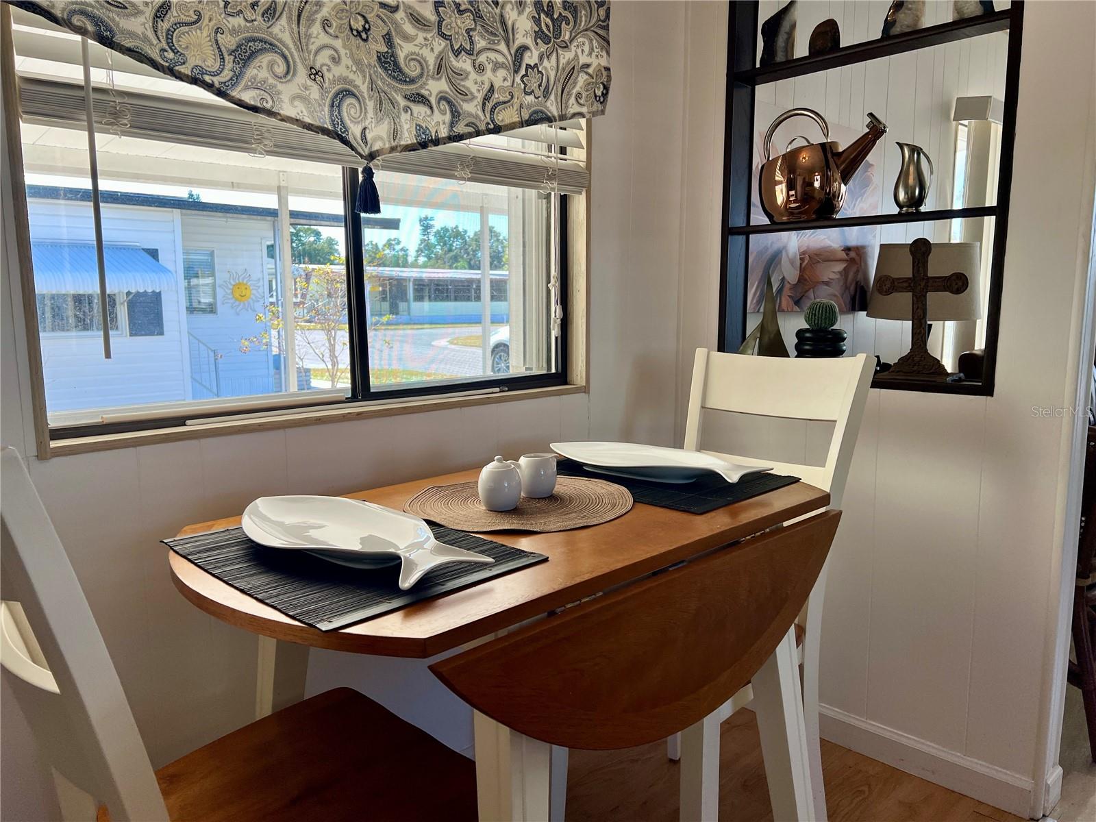 PALM LAKE ESTATES - Residential