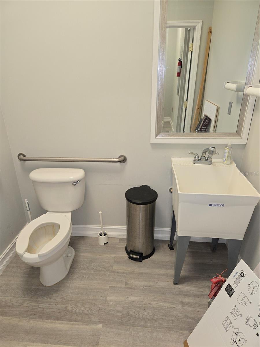 PALM HARBOR ESTATES - Commercial Lease