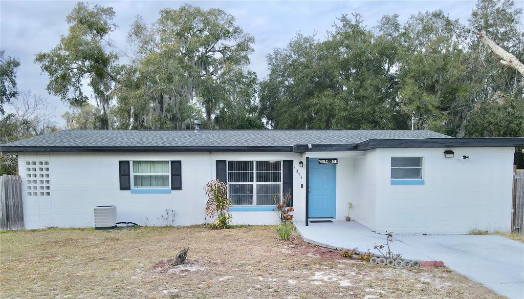 Photo of 1311 Braebury Drive, Leesburg, FL 34748 (MLS # O6378780)