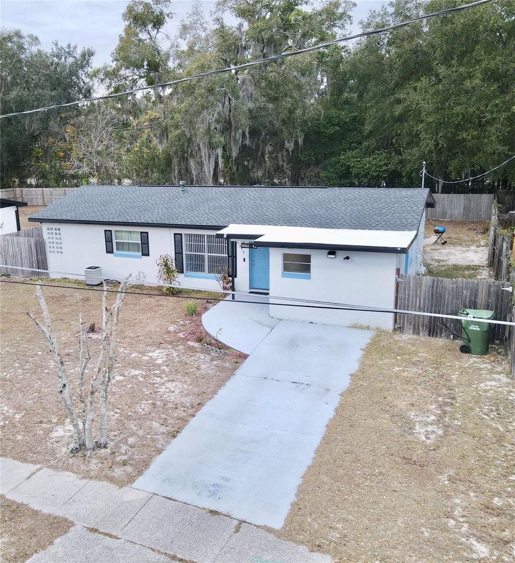 Photo of 1311 Braebury Drive, Leesburg, FL 34748 (MLS # O6378780)