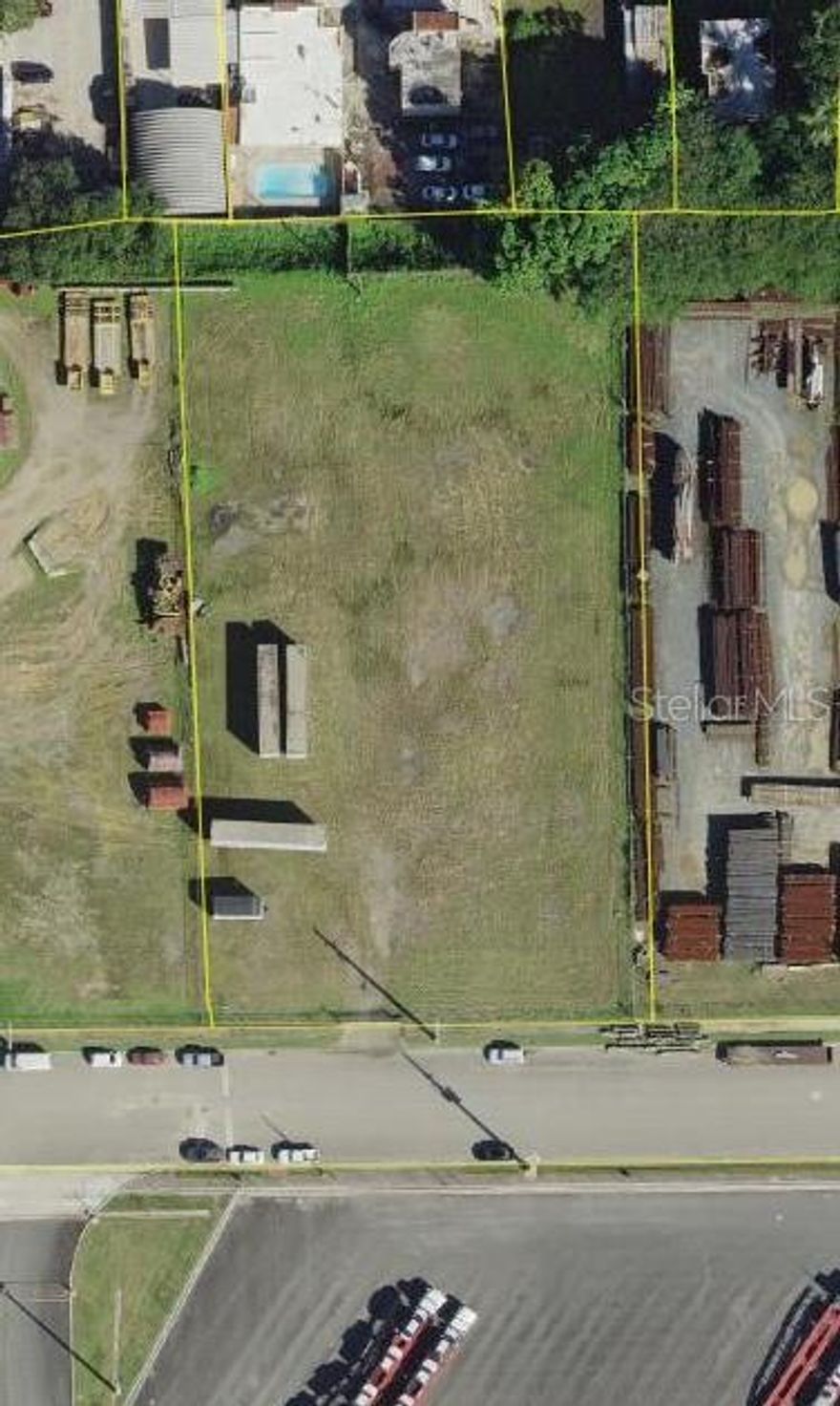 - Fleet parking.
- Inventory storage.
- Equipment storage.
- Storage or distribution control