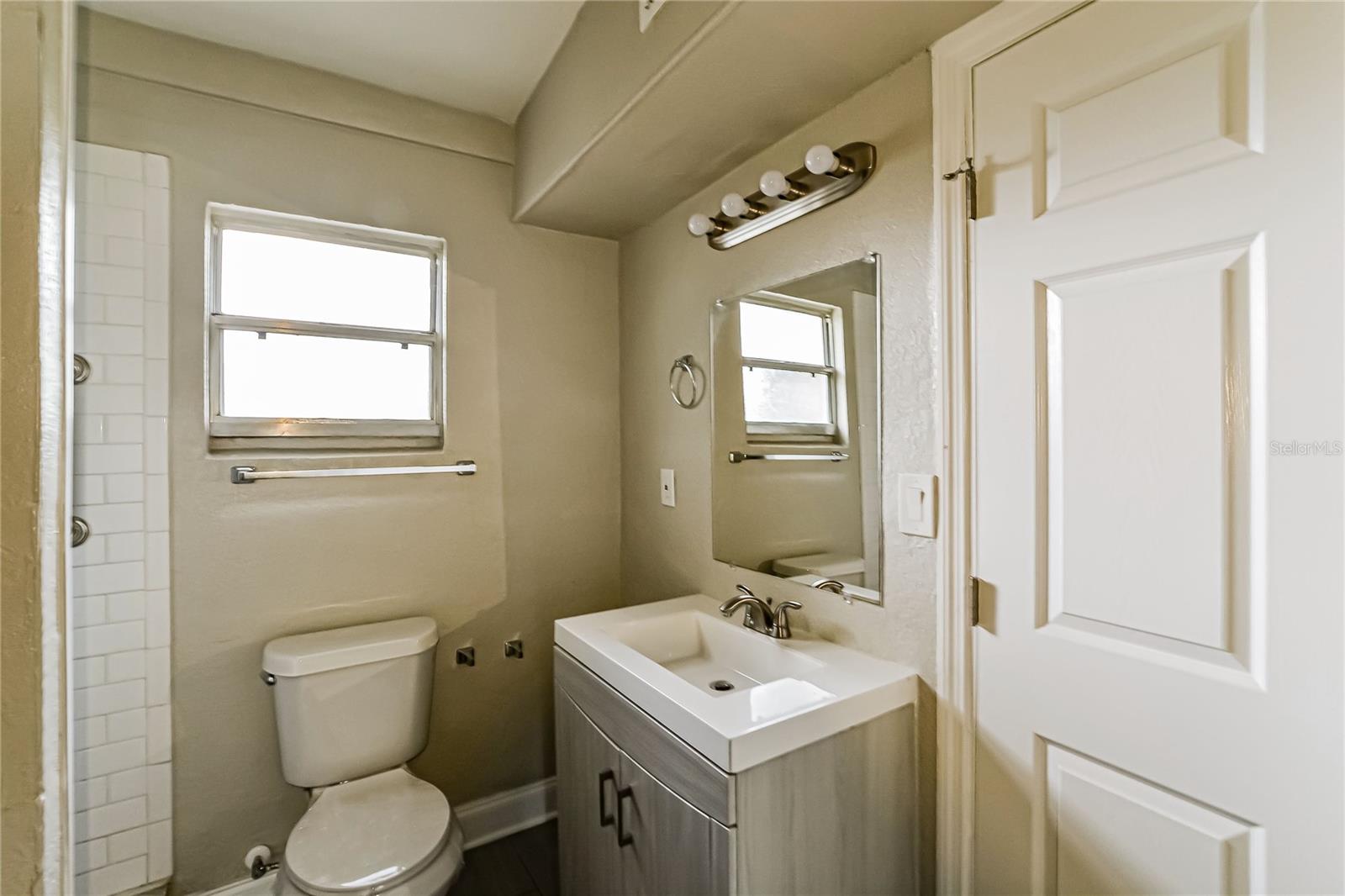 RIVERSIDE PARK ESTATES - Residential Lease