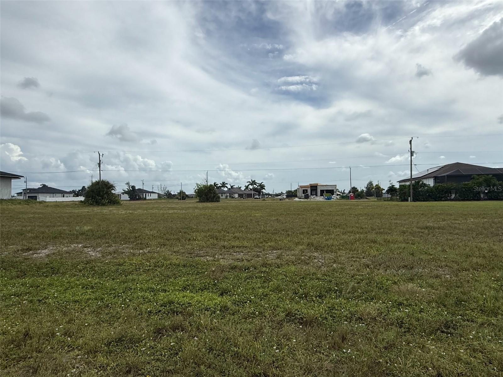 CAPE CORAL - Land