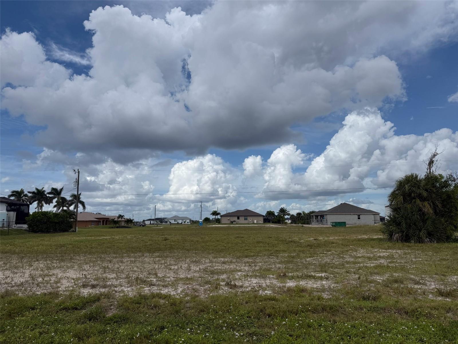 CAPE CORAL - Land