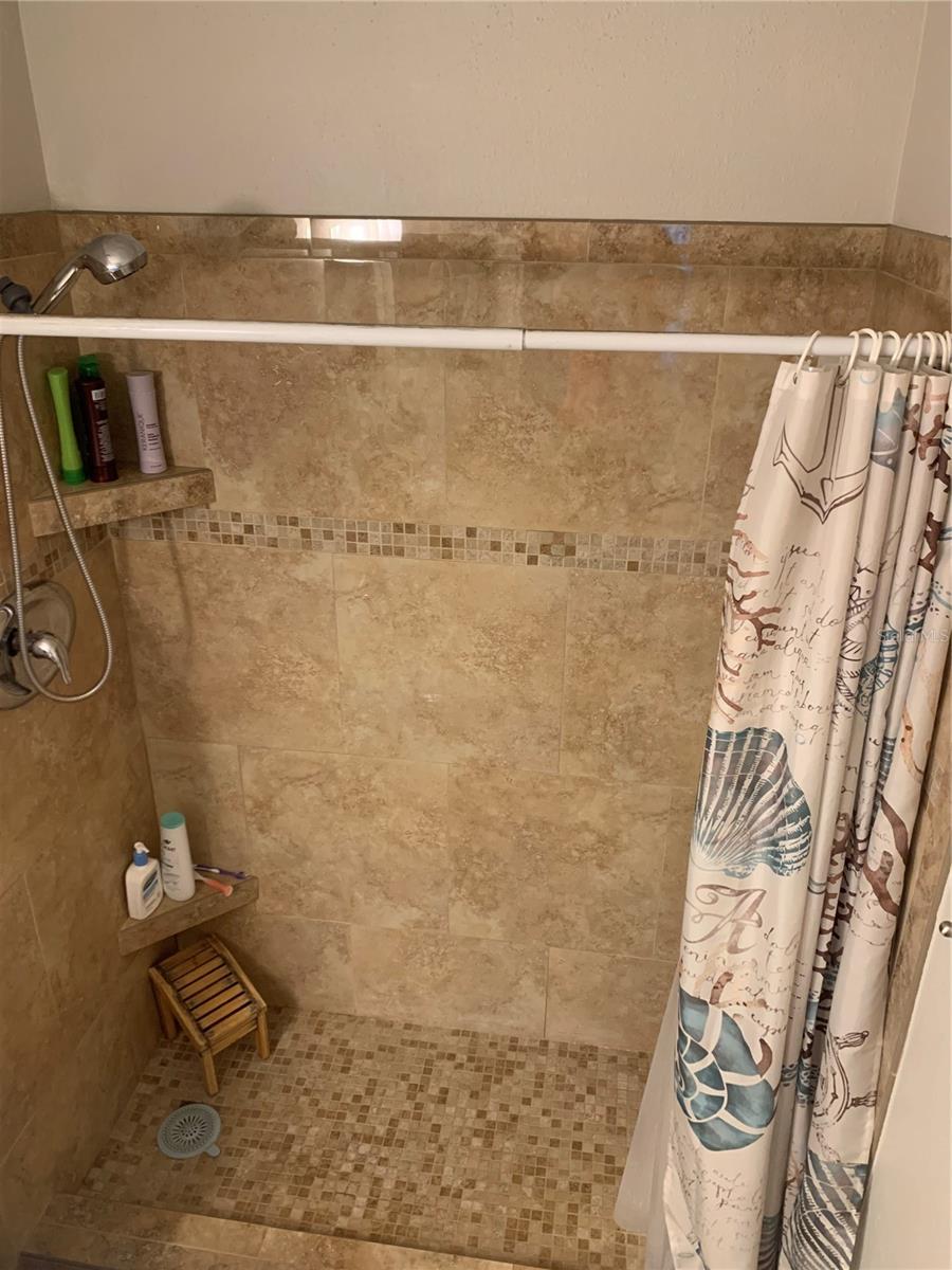 VINTAGE GRAND - Residential