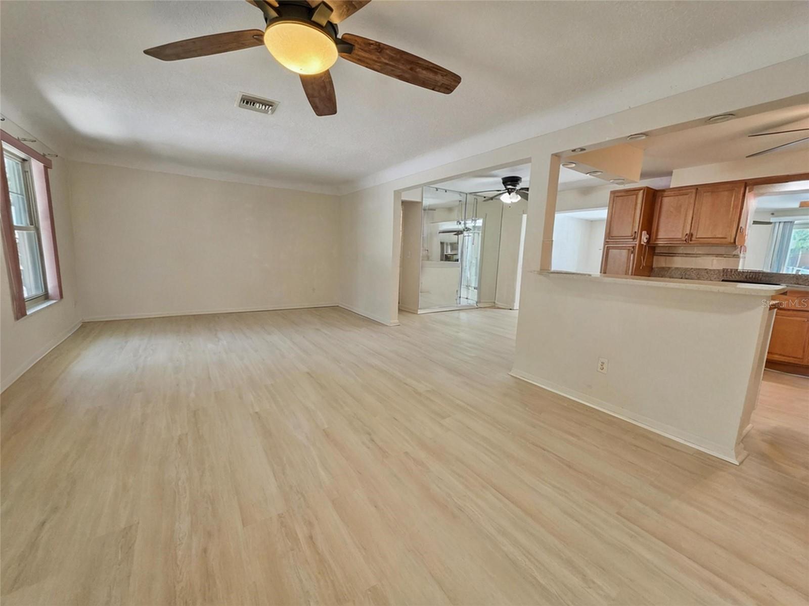 1543 SANDY LANE