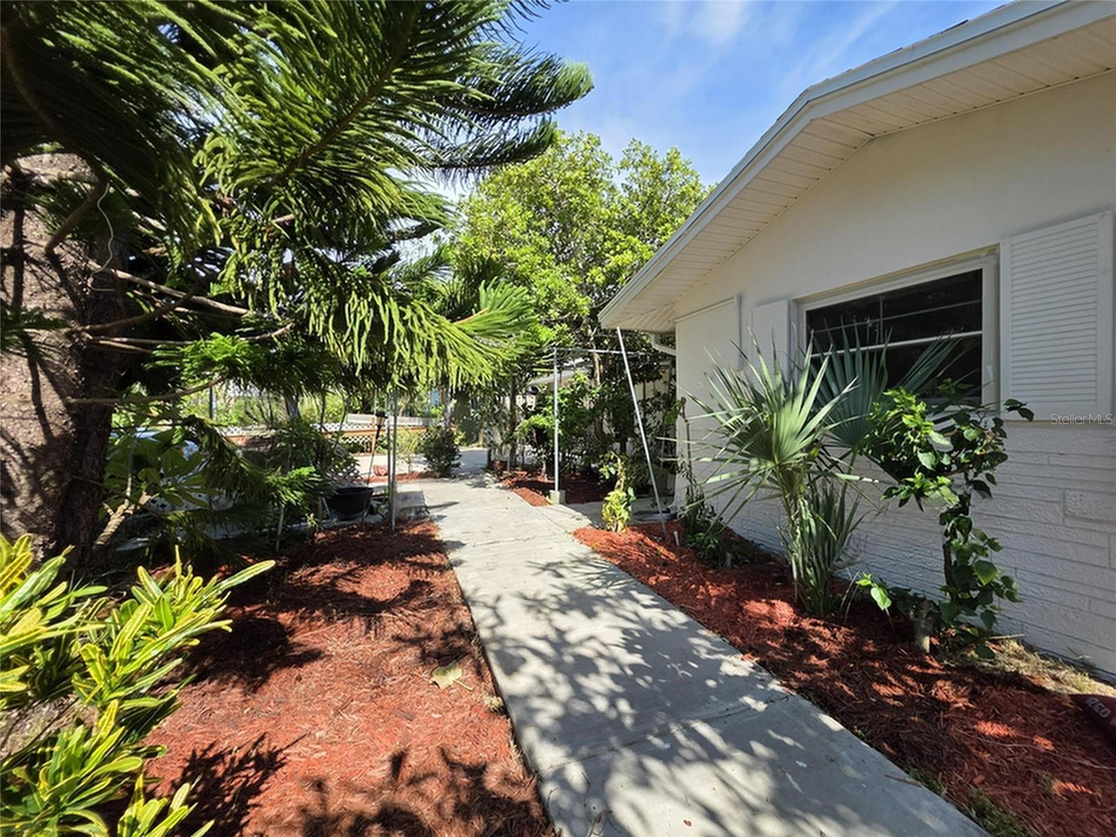 1543 SANDY LANE