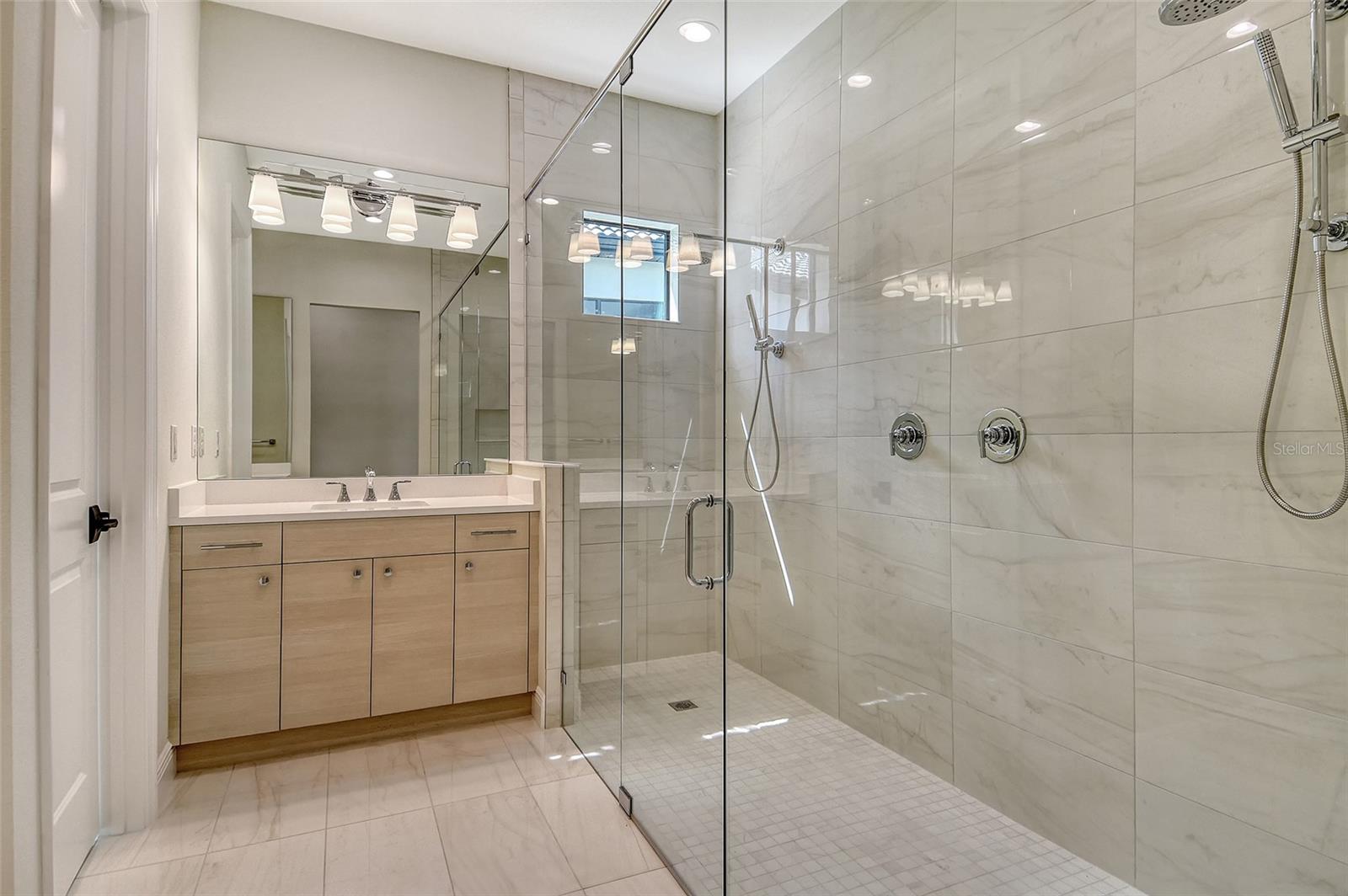 ARIA PHASE III - Residential