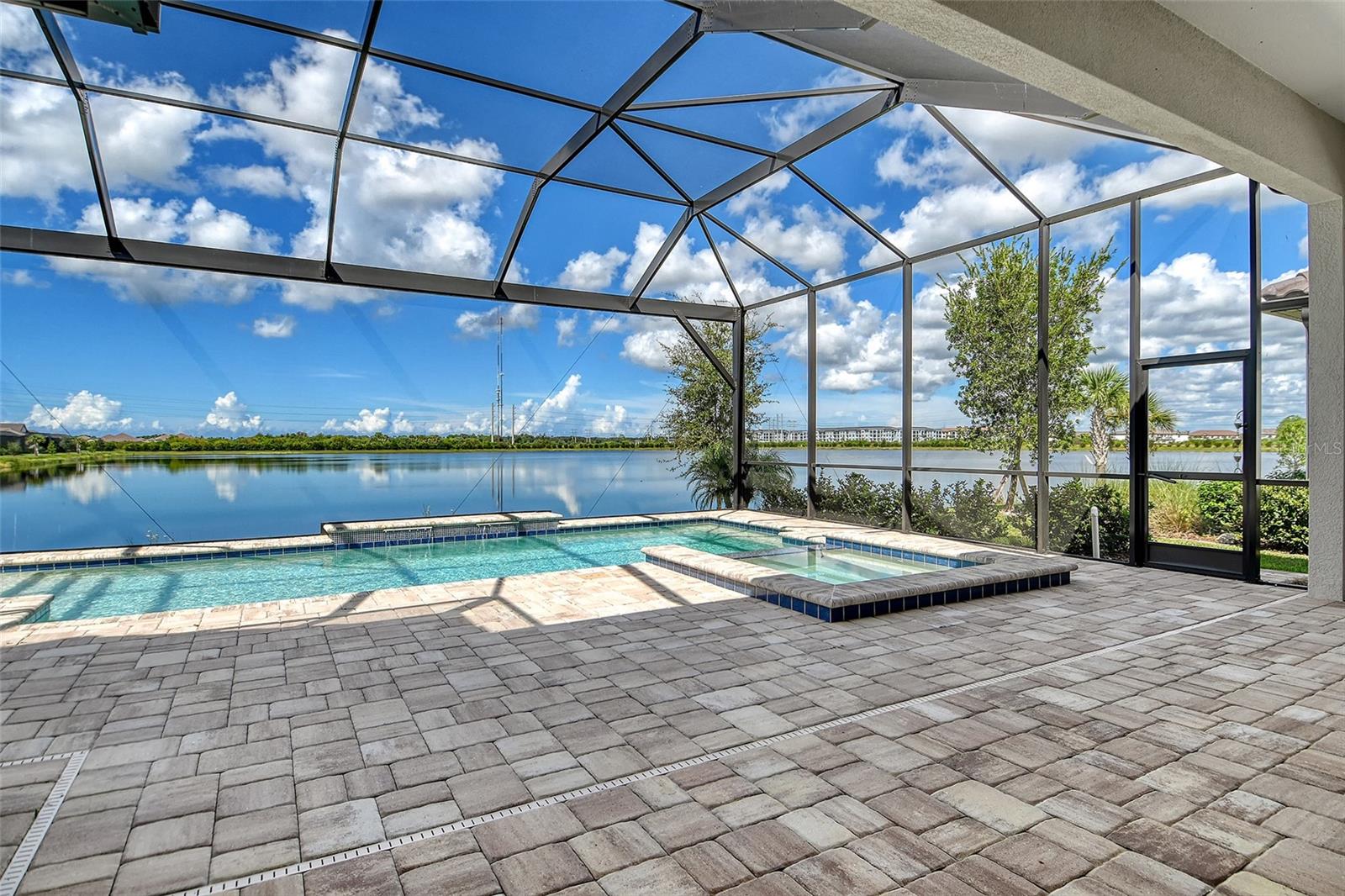 ARIA PHASE III - Residential