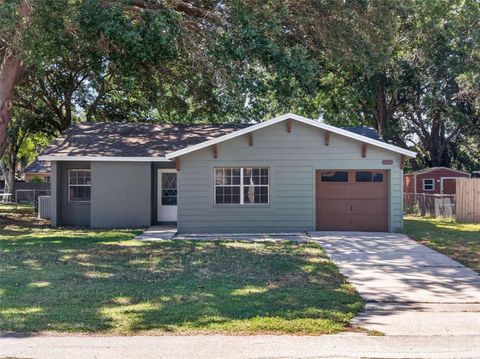 Photo of 1317 Periwinkle Court, Lakeland, FL 33811 (MLS # L4961772)