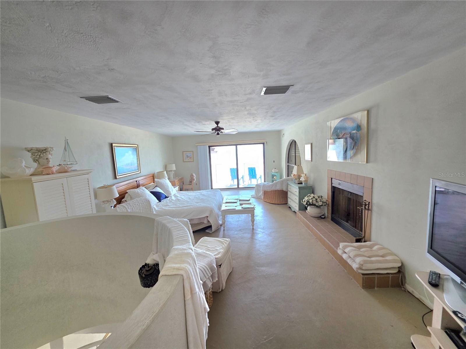 CLUB OCEANIA CONDO PH 01 & 02 - Residential