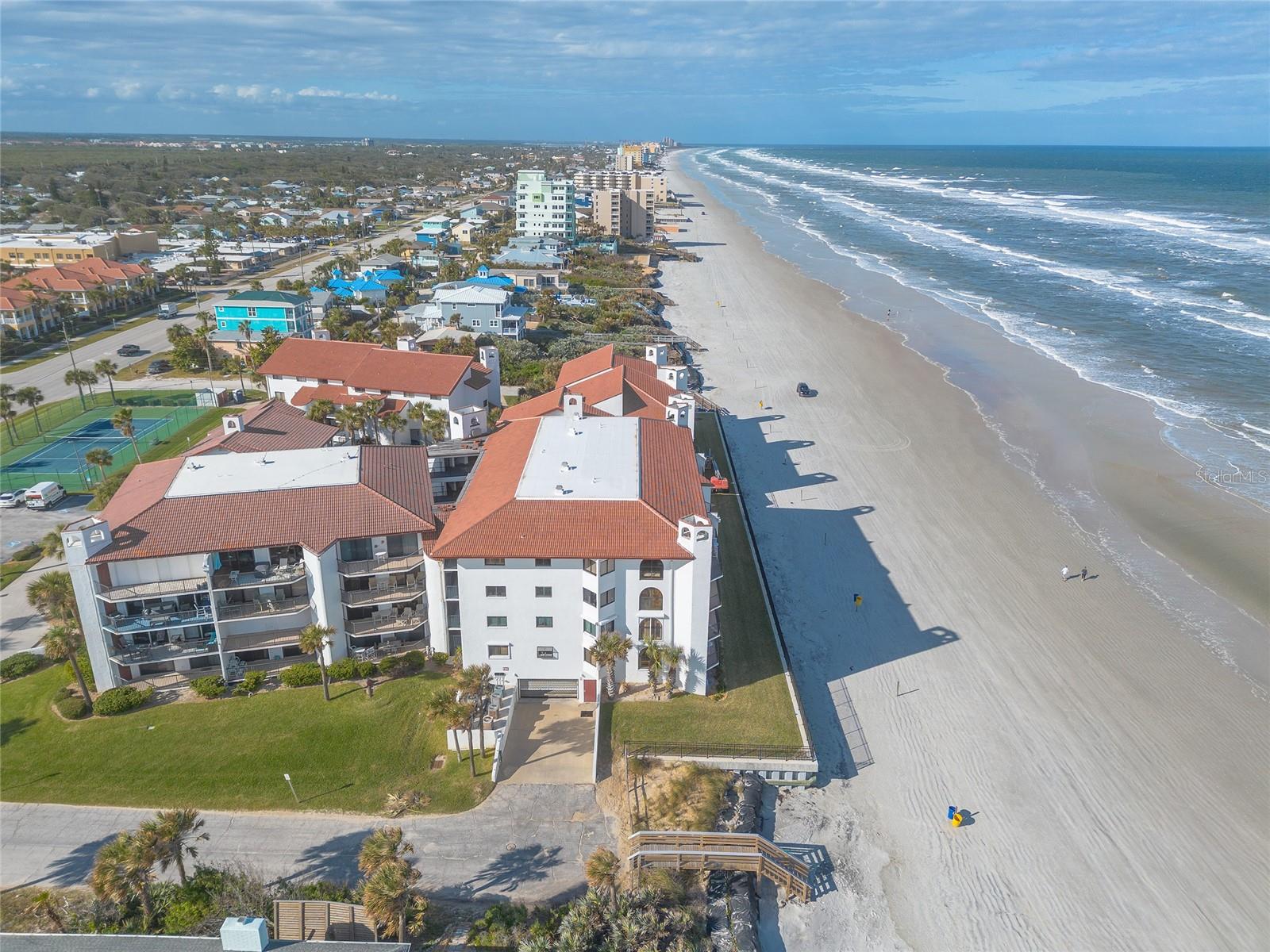 CLUB OCEANIA CONDO PH 01 & 02 - Residential