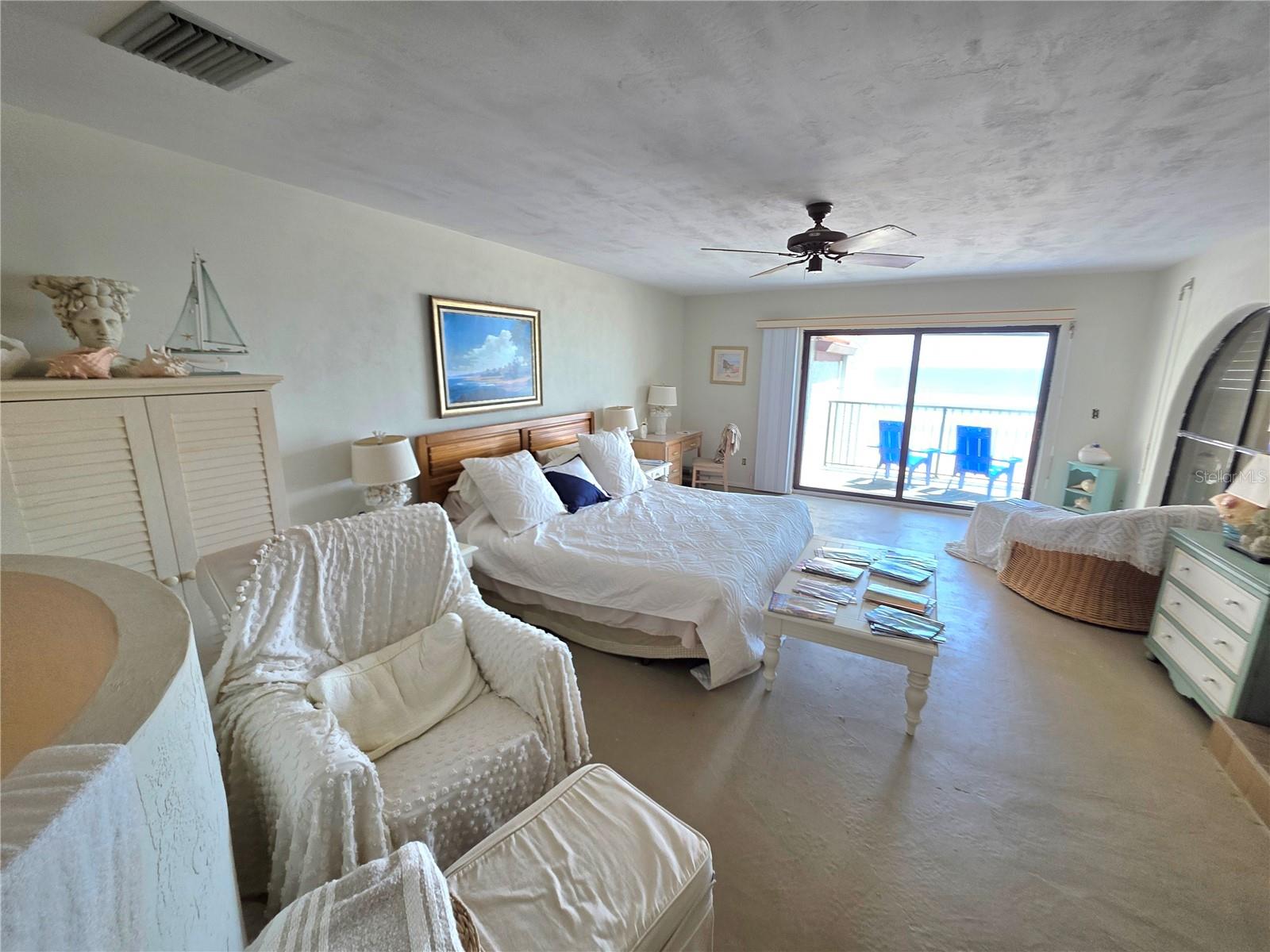 CLUB OCEANIA CONDO PH 01 & 02 - Residential