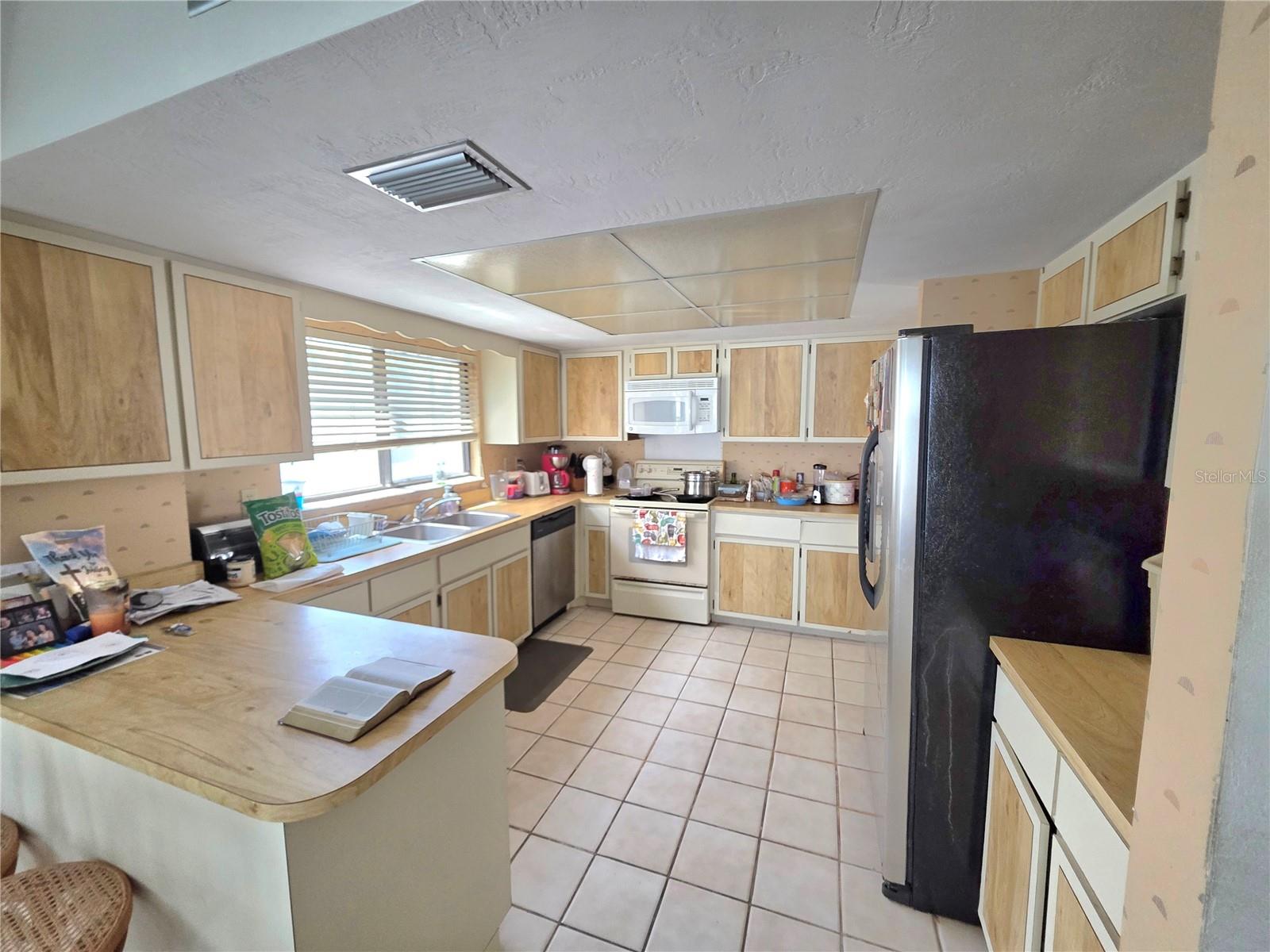 CLUB OCEANIA CONDO PH 01 & 02 - Residential