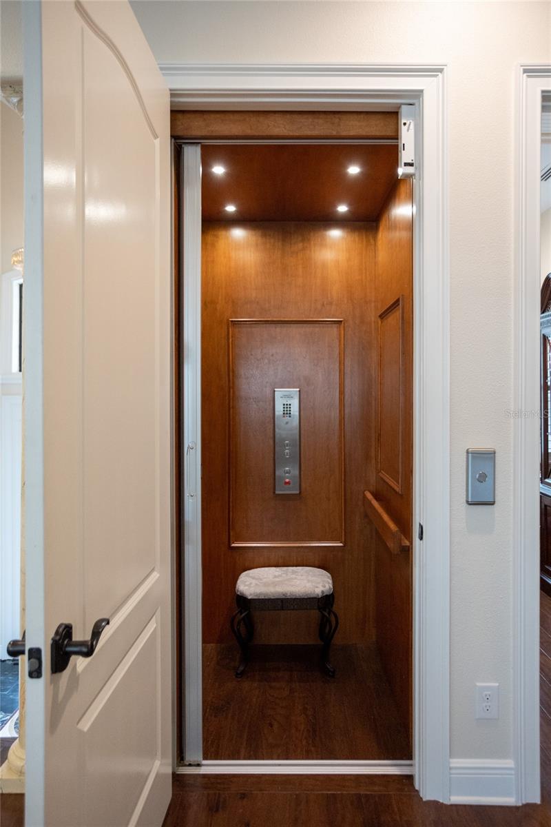 REDINGTON SHORES YACHT & TENNIS CLUB - Residential
