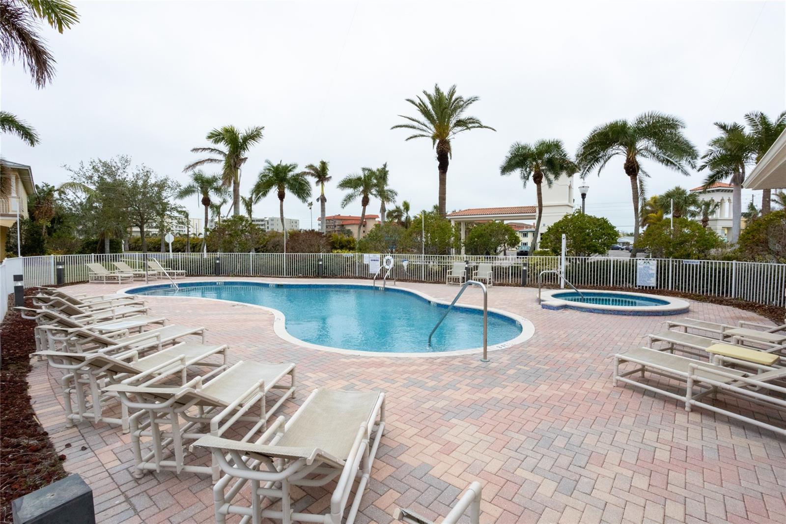 REDINGTON SHORES YACHT & TENNIS CLUB - Residential