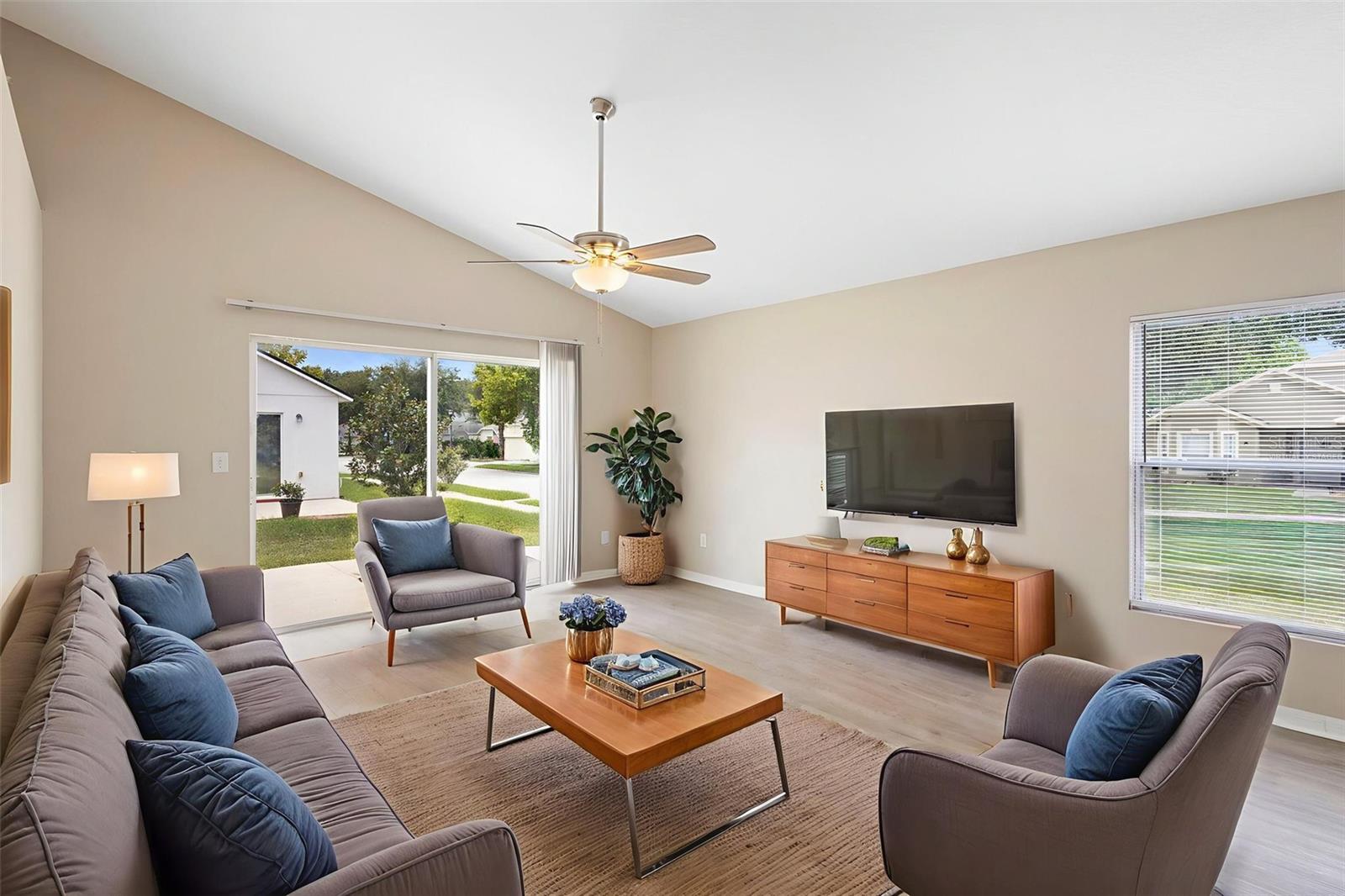 BLUE SPGS VILLAS - Residential