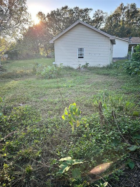 A home in PLANT CITY