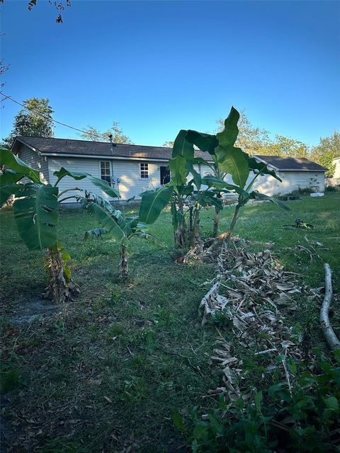 A home in PLANT CITY