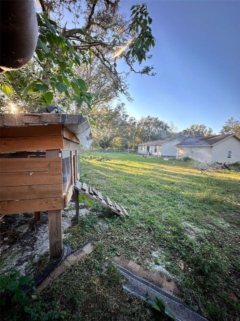 A home in PLANT CITY