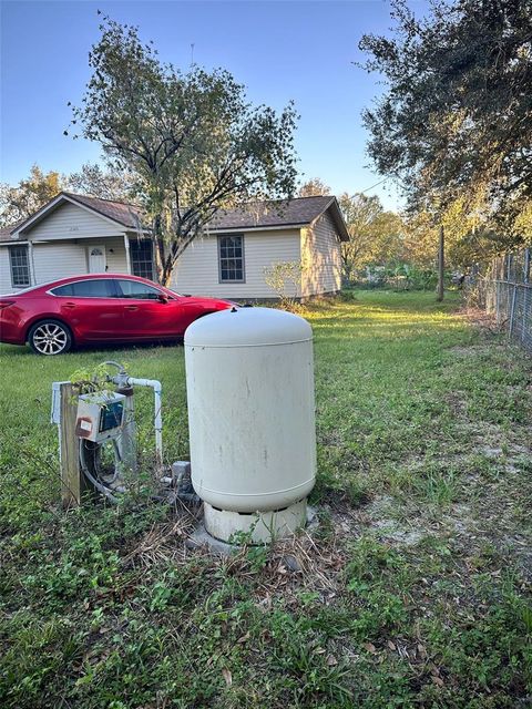 A home in PLANT CITY