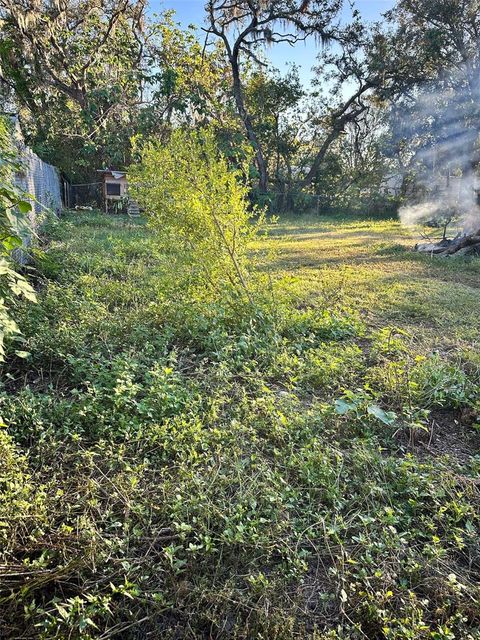 A home in PLANT CITY