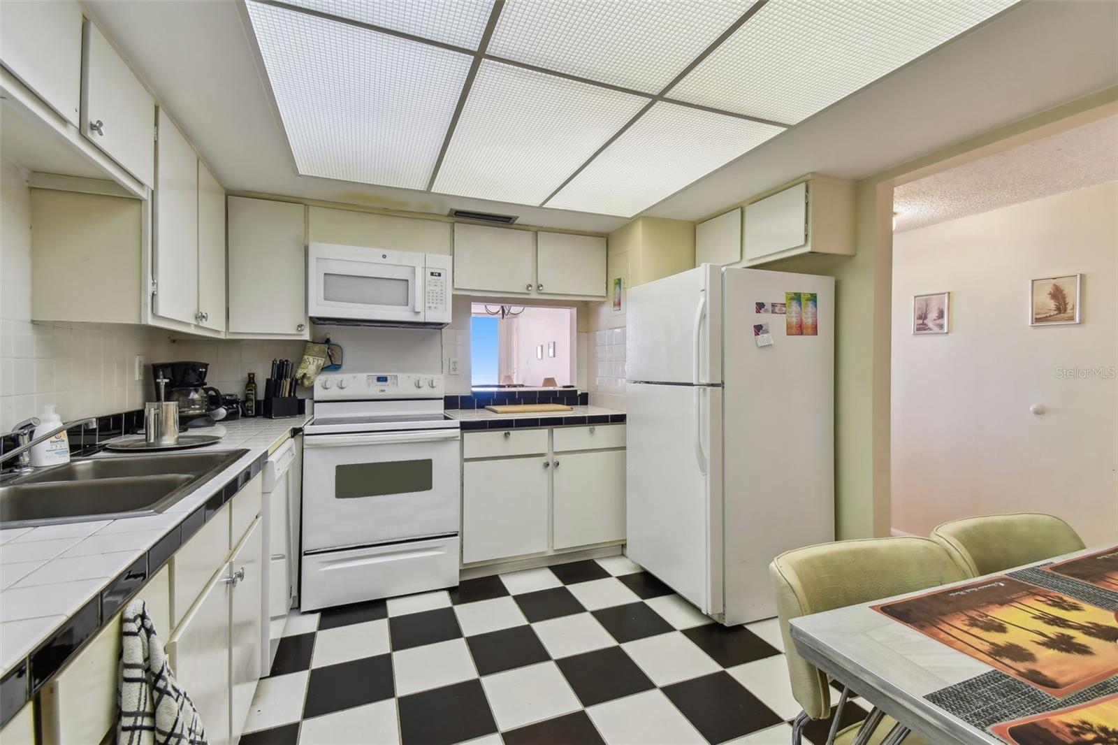 REDINGTON TOWERS BLDG 2 CONDO - Residential