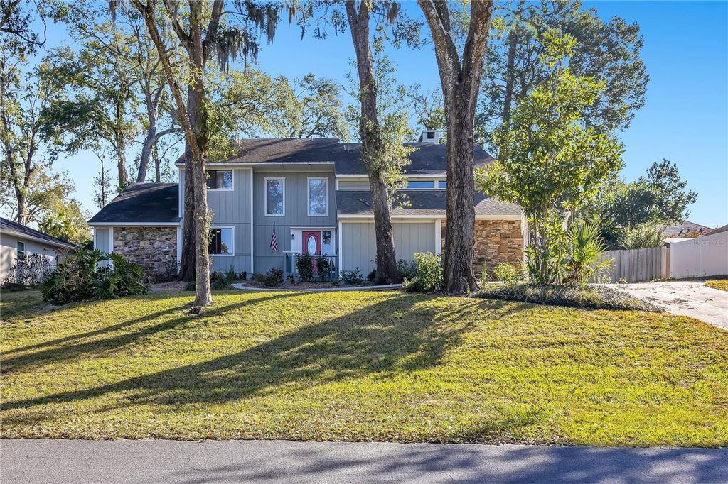 Photo of 2108 Dogwood Circle, Mount Dora, FL 32757 (MLS # G5107408)