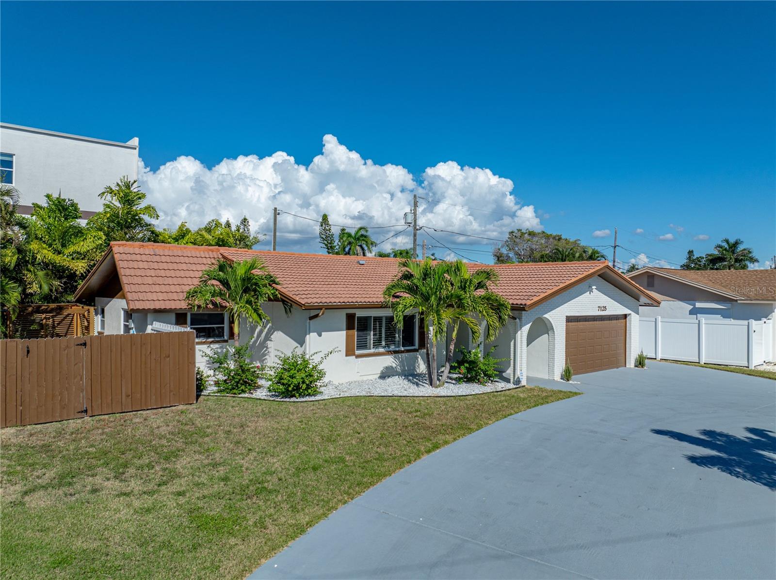 PASADENA ISLE - Residential Lease