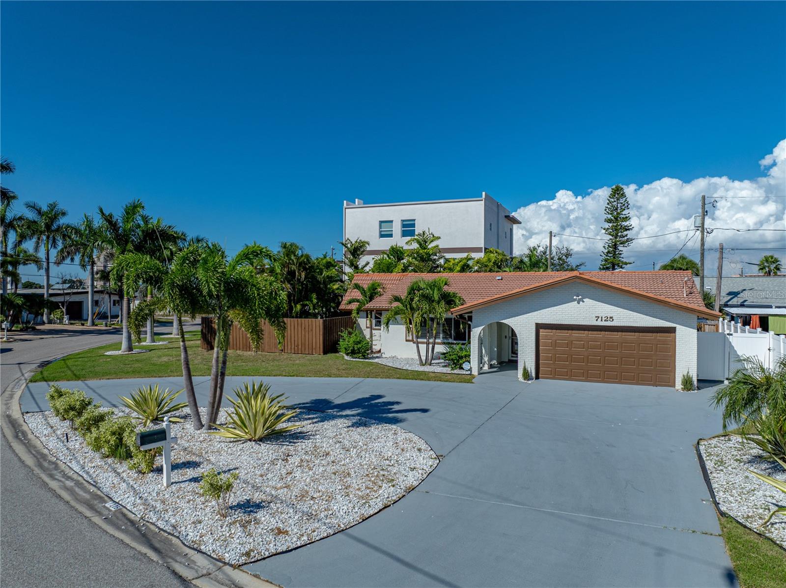 PASADENA ISLE - Residential Lease