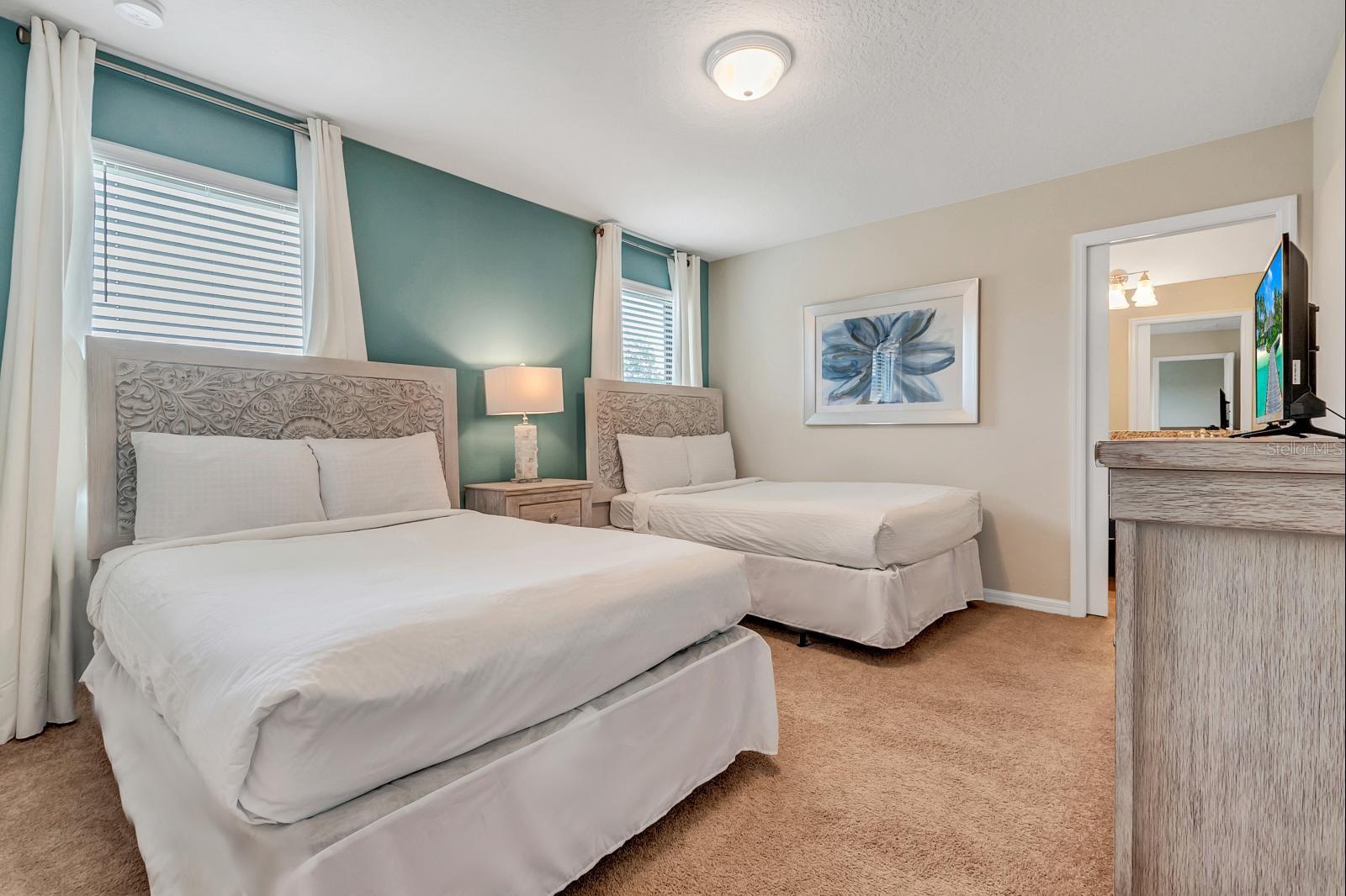 WINDSOR AT WESTSIDE - Residential