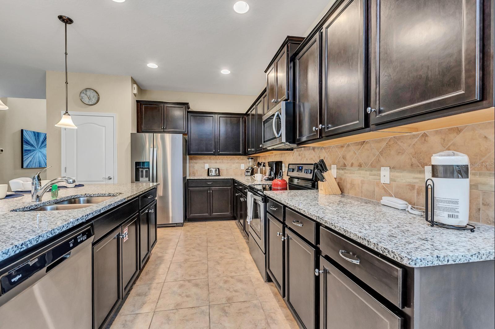 WINDSOR AT WESTSIDE - Residential