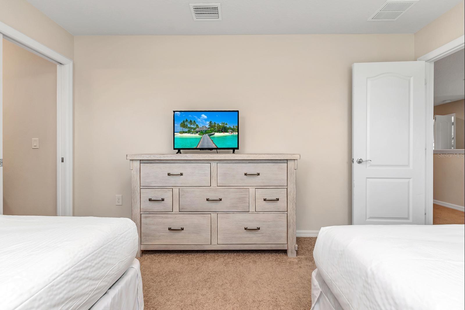 WINDSOR AT WESTSIDE - Residential